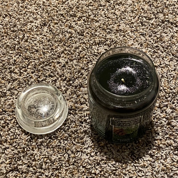 New! Yankee Candle Large Jar Candle Balsam & Cedar! - Picture 3 of 4